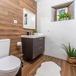 Casa Em *