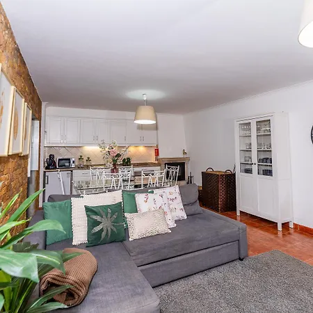 Casa Em *